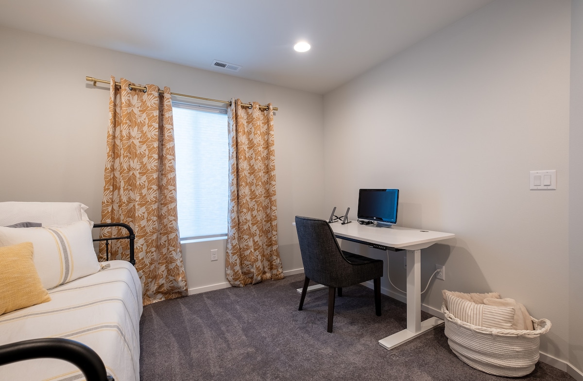 Bedroom with daybed and dedicated workstation